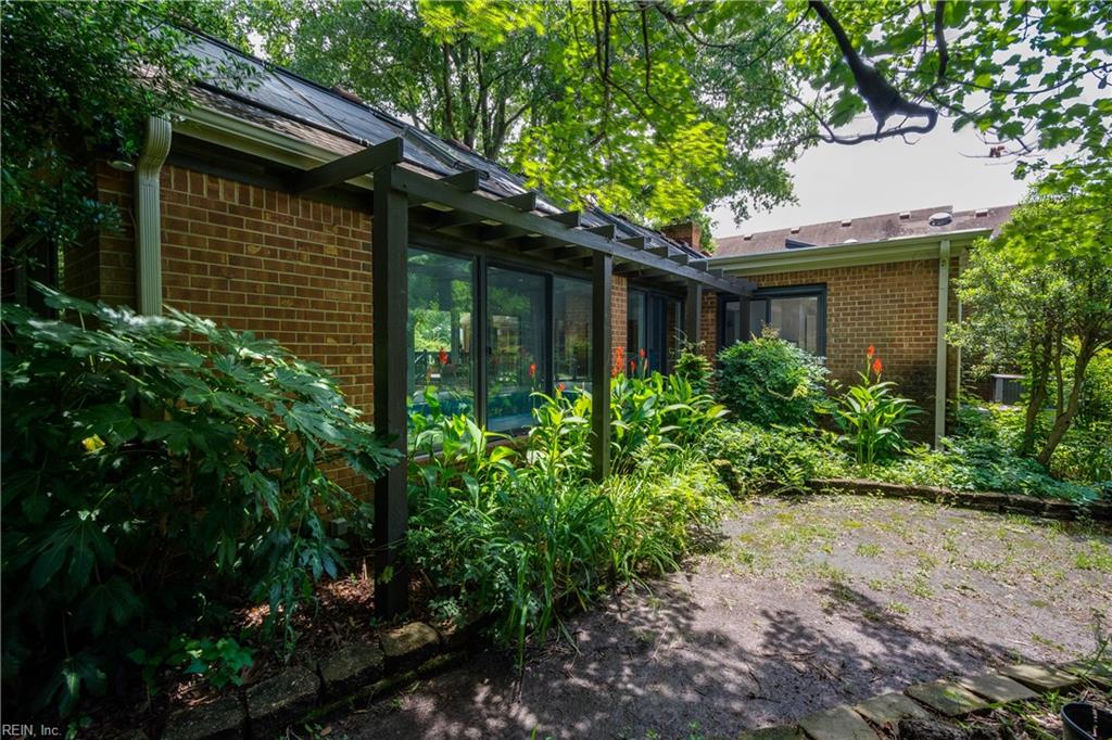 7112 Foxs Lair Court