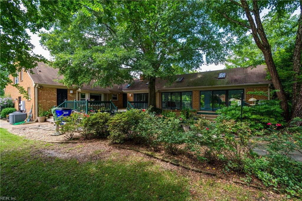 7112 Foxs Lair Court