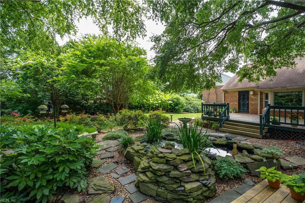 7112 Foxs Lair Court