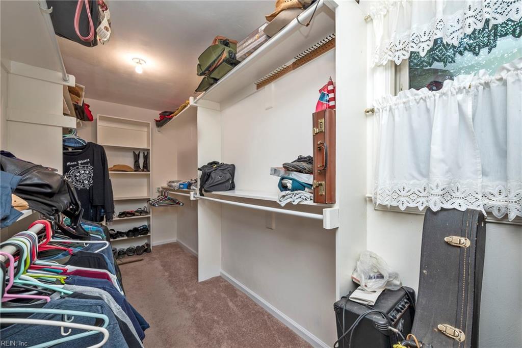 7112 Foxs Lair Court