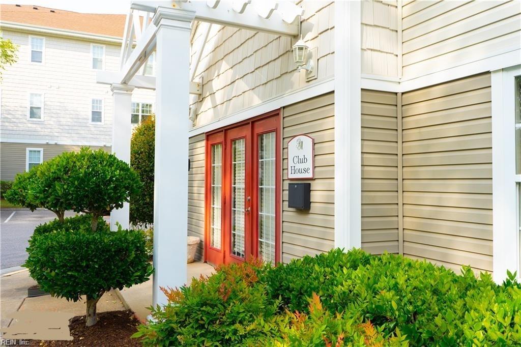 908 Southmoor DR 102