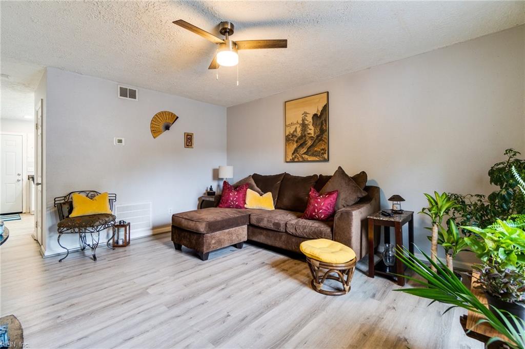 389 Susan Constant DR