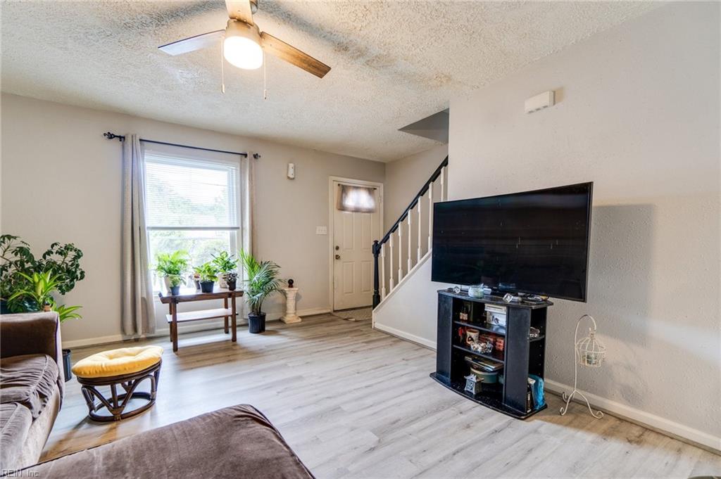 389 Susan Constant DR