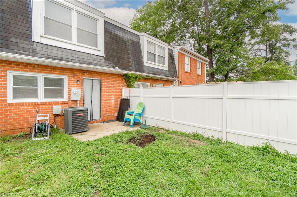 389 Susan Constant DR