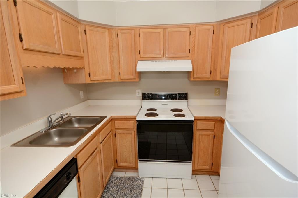 1040 Spotswood AVE 206