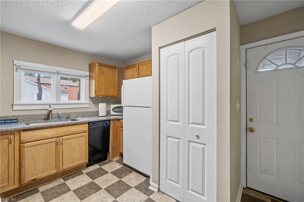 9564 18th Bay Street