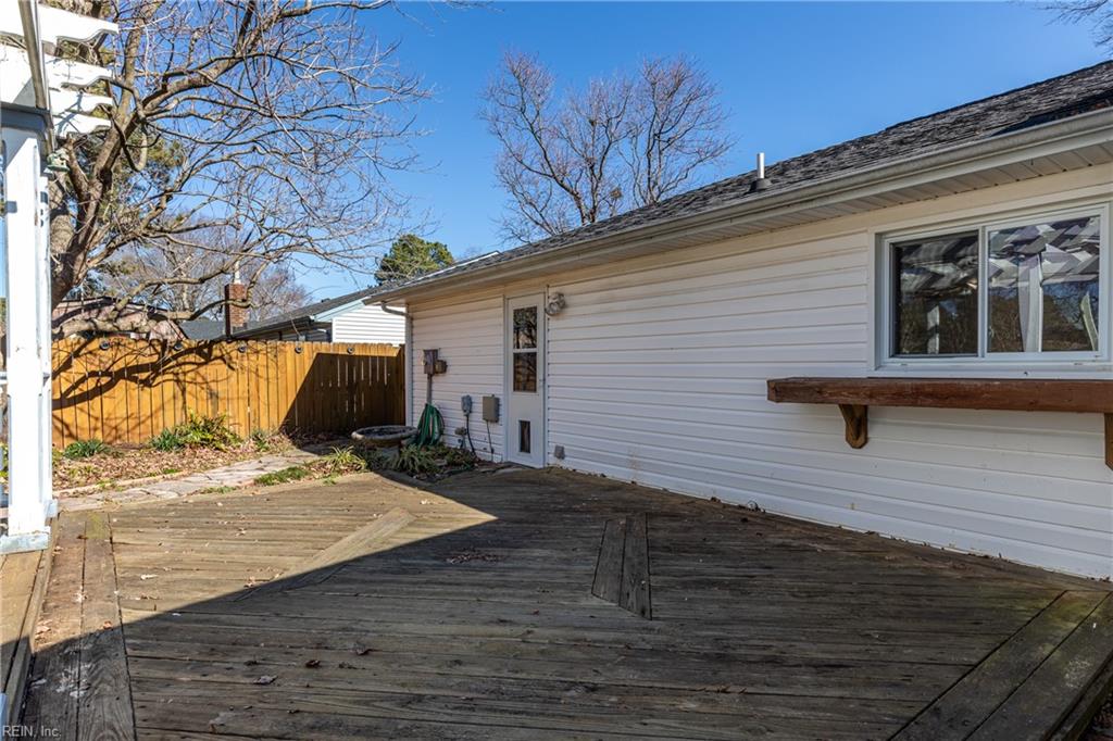 1125 Valley Stream CT