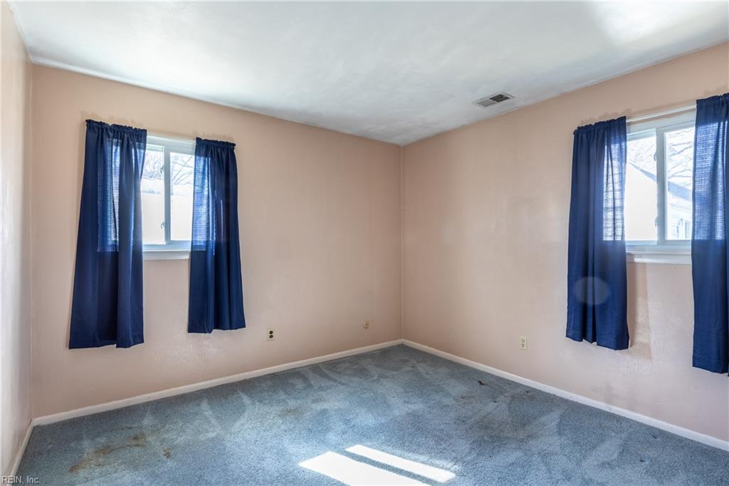 1125 Valley Stream CT