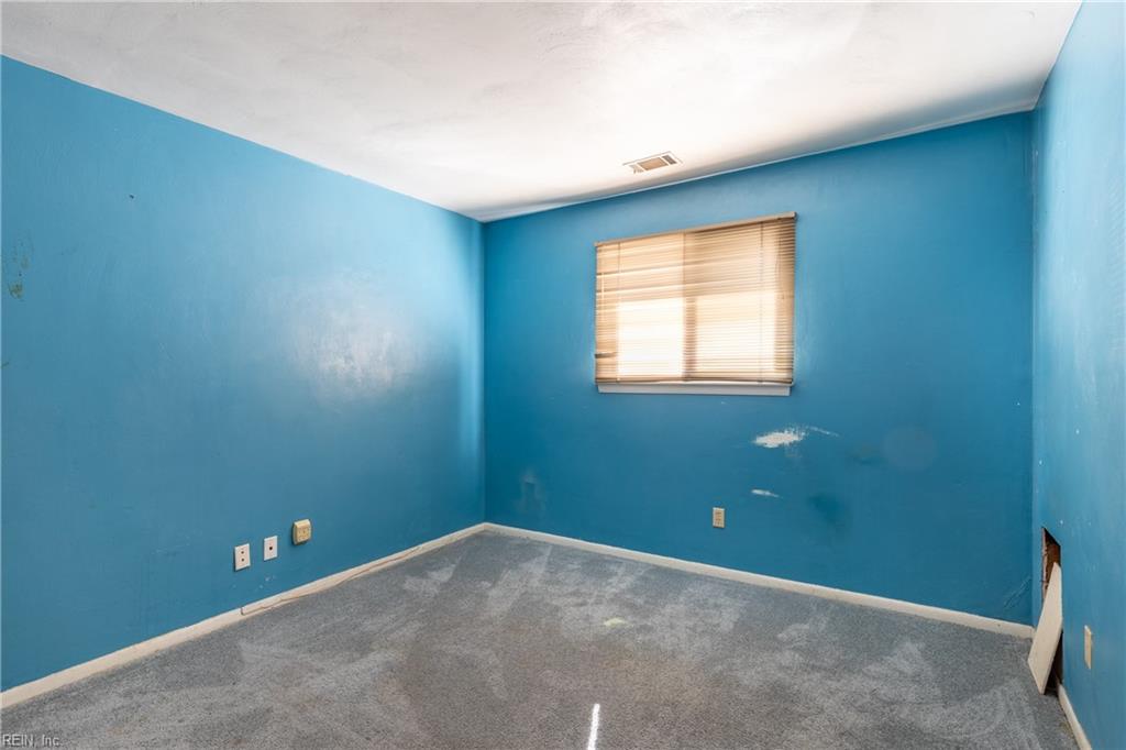 1125 Valley Stream CT