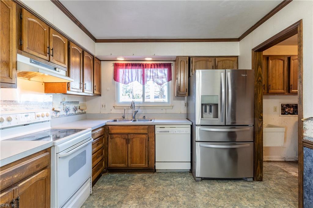 1125 Valley Stream CT