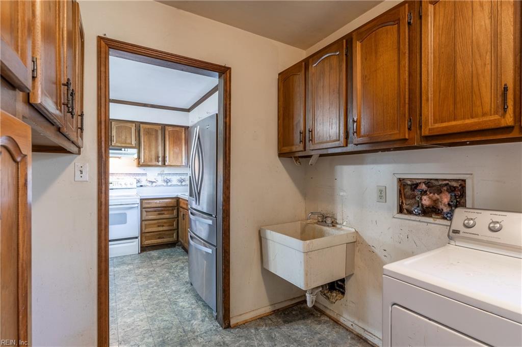 1125 Valley Stream CT