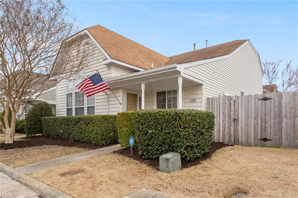 1237 Duchess Of York QUAY