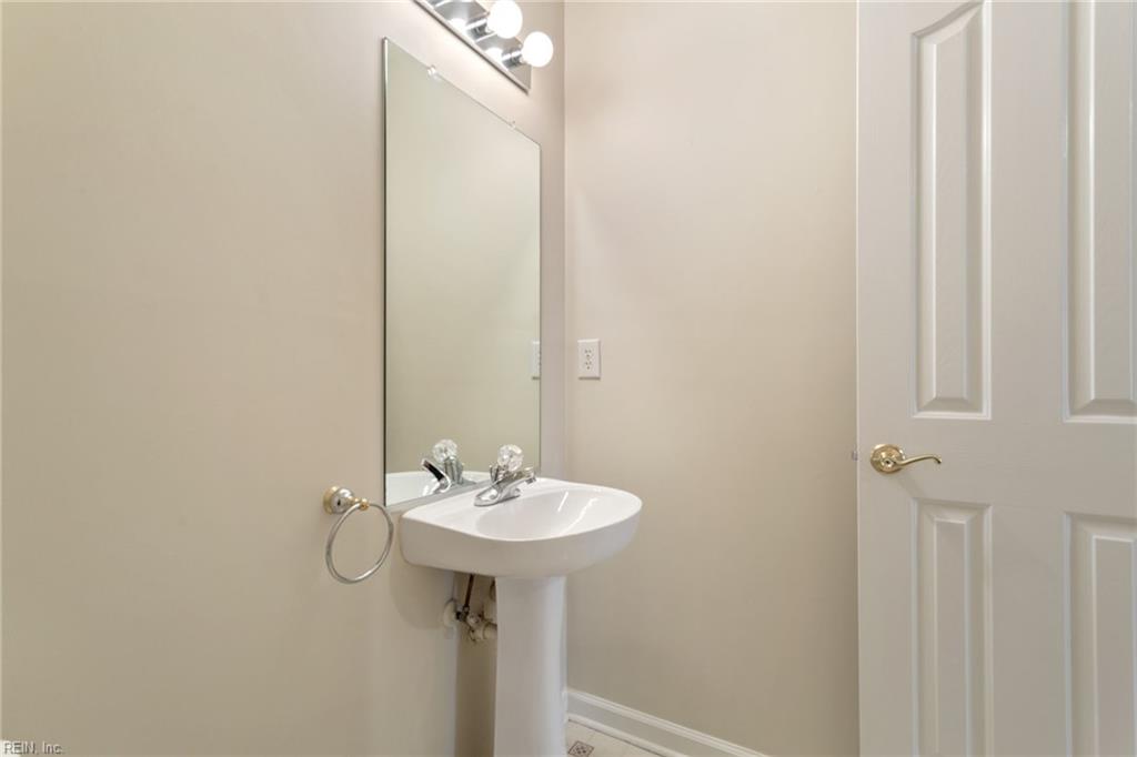 1237 Duchess Of York QUAY