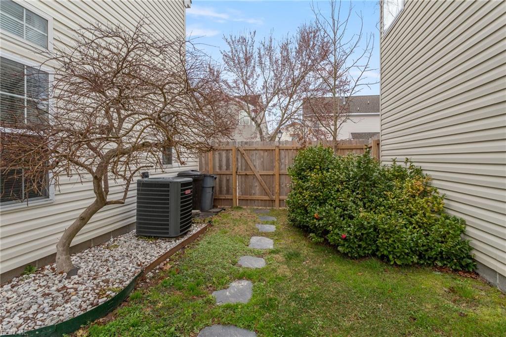 1237 Duchess Of York QUAY