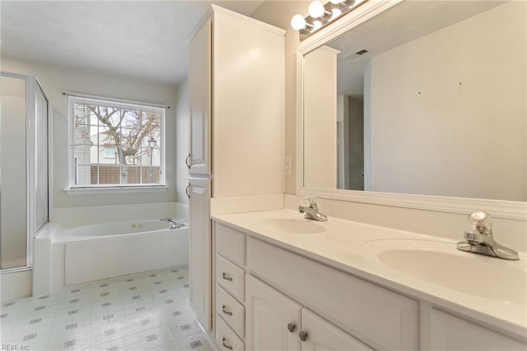 1237 Duchess Of York QUAY