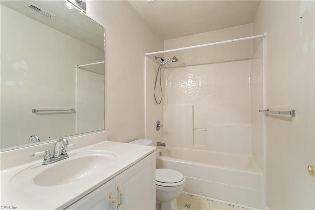 1237 Duchess Of York QUAY