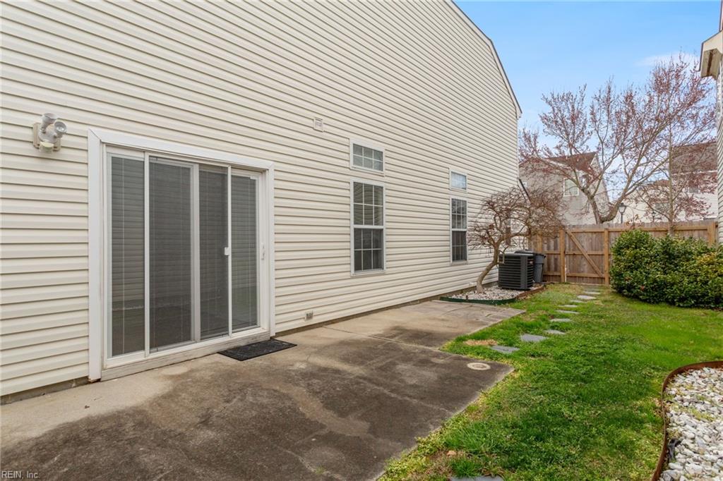 1237 Duchess Of York QUAY