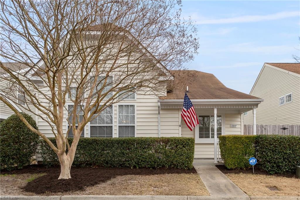 1237 Duchess Of York QUAY