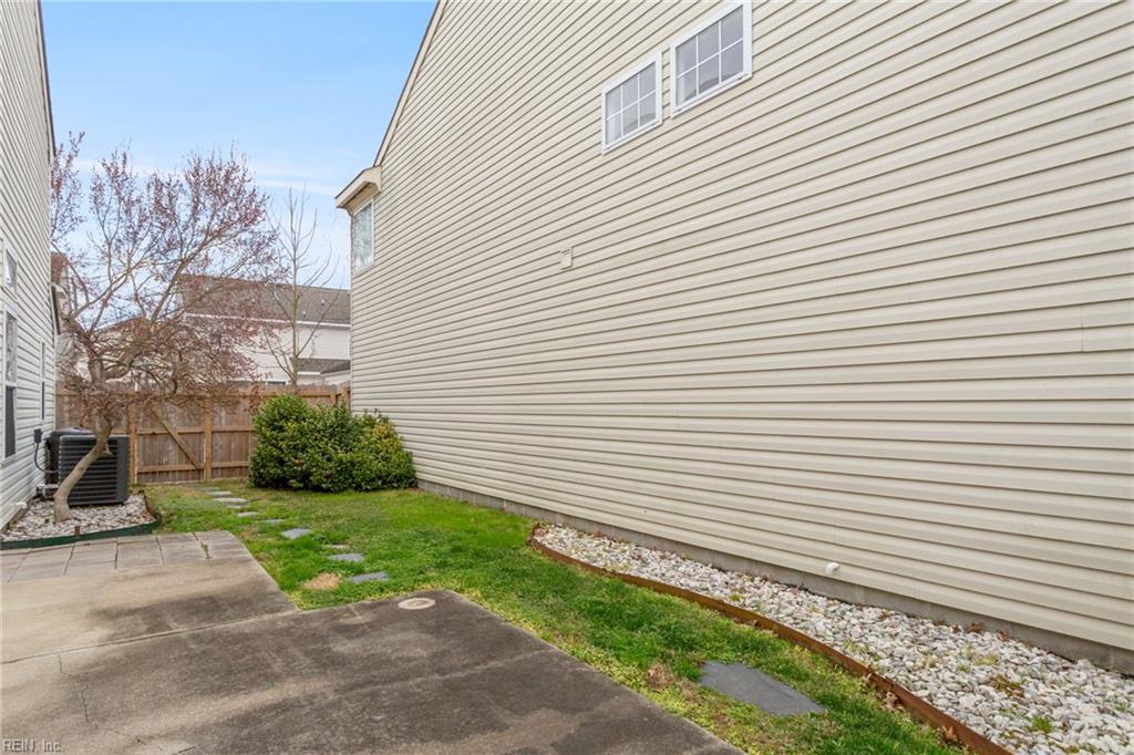 1237 Duchess Of York QUAY