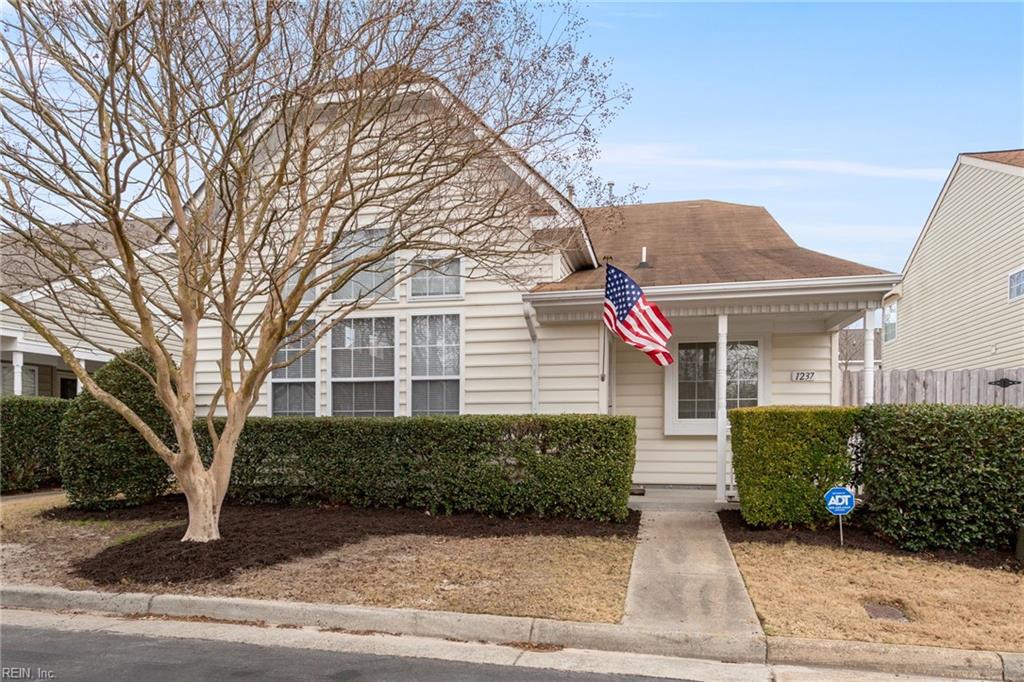 1237 Duchess Of York QUAY