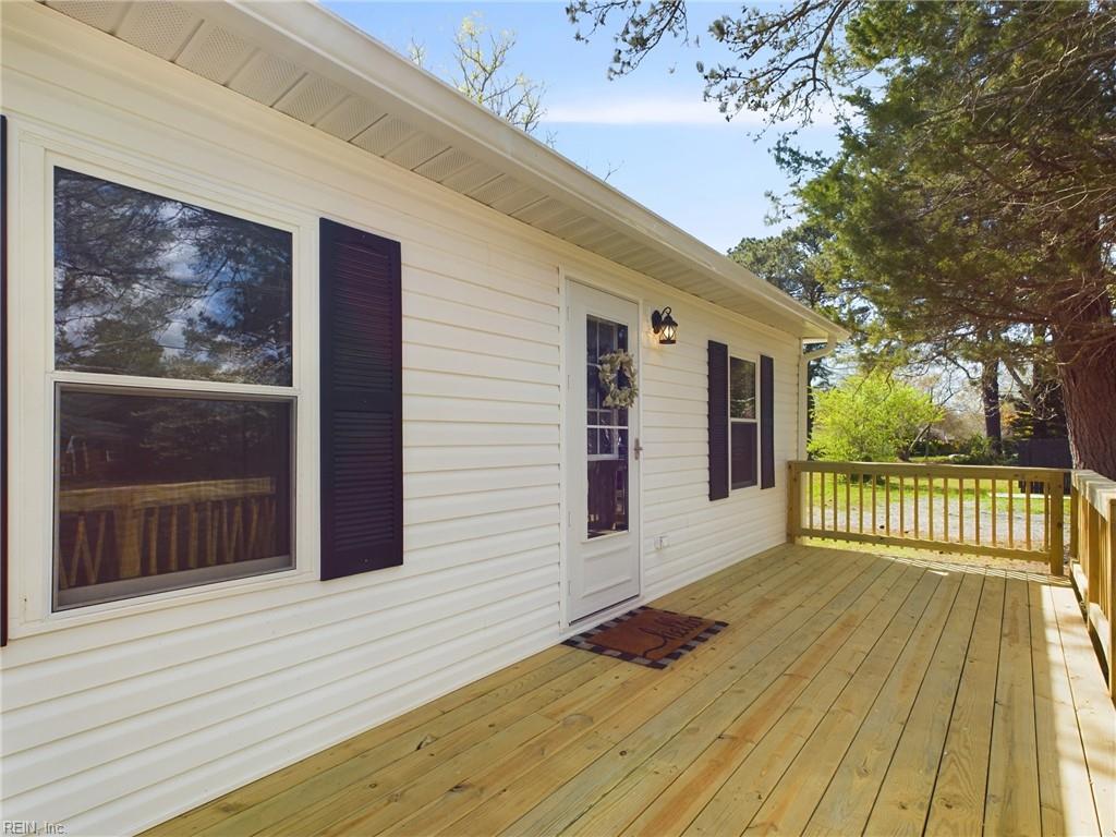 6864 Fields Landing RD