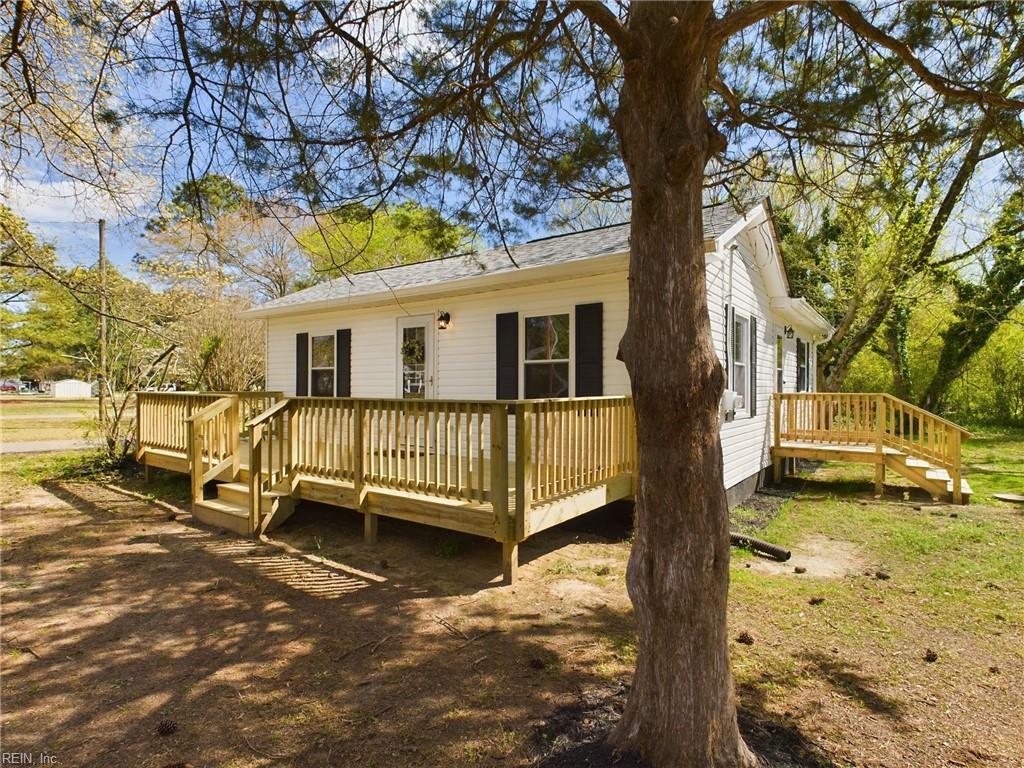 6864 Fields Landing RD