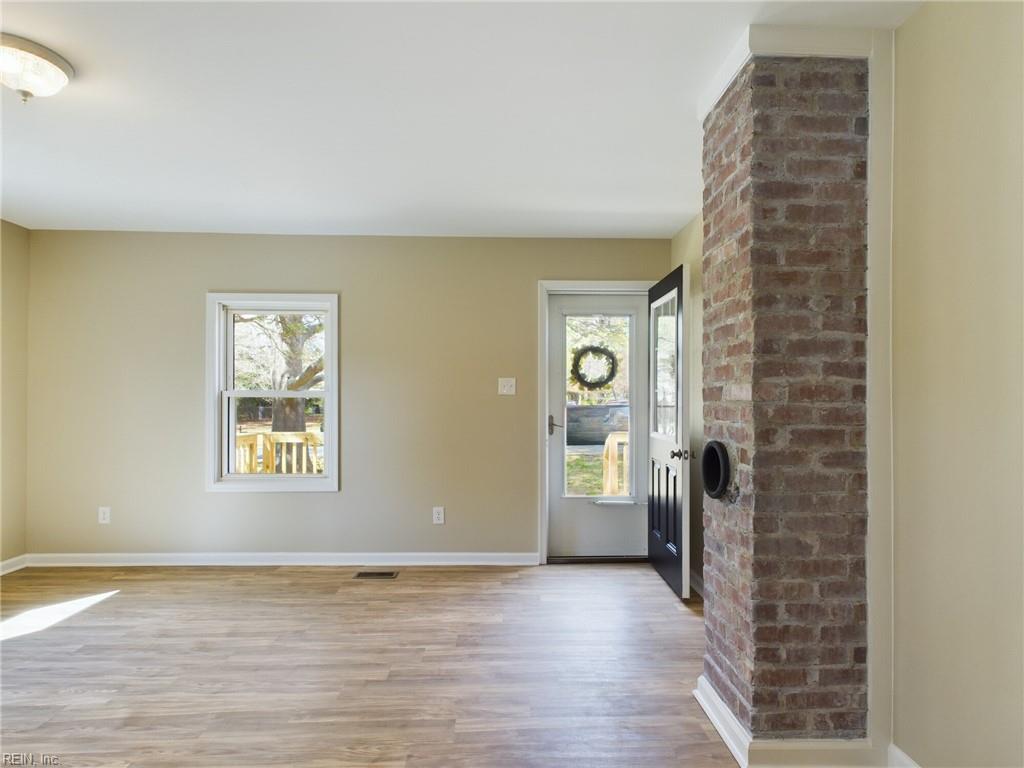 6864 Fields Landing RD