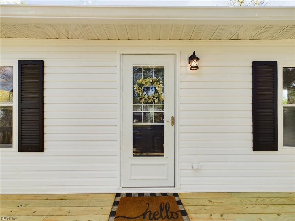 6864 Fields Landing RD