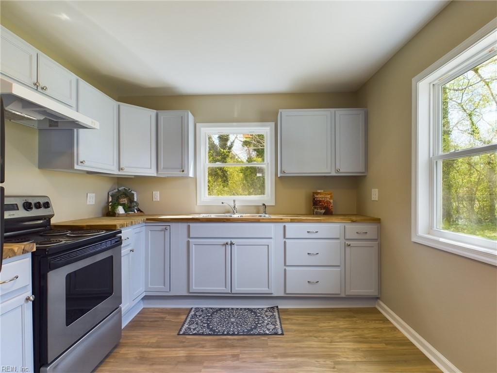 6864 Fields Landing RD