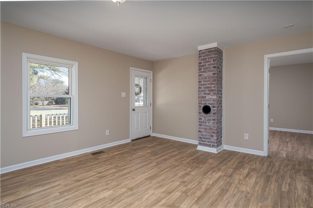 6864 Fields Landing RD