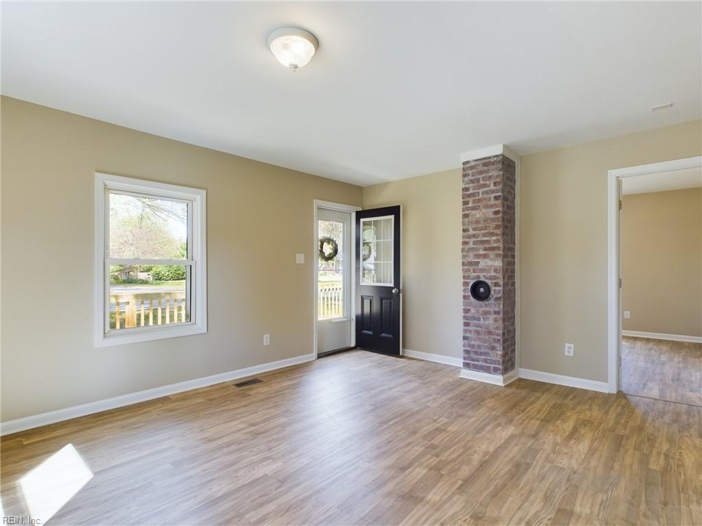 6864 Fields Landing RD