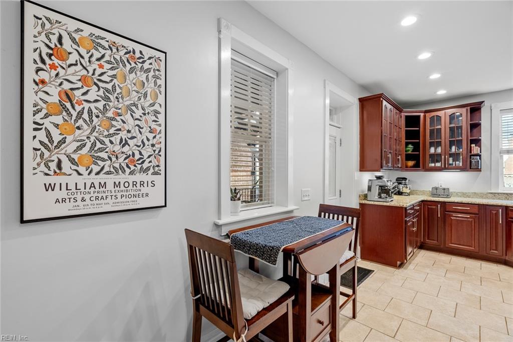 736 W Princess Anne RD 102