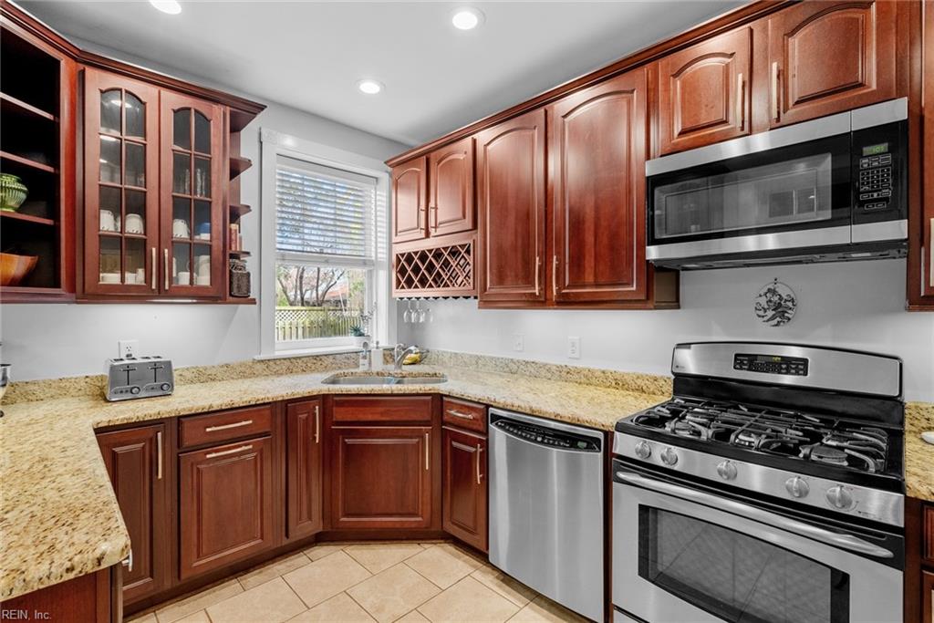 736 W Princess Anne RD 102