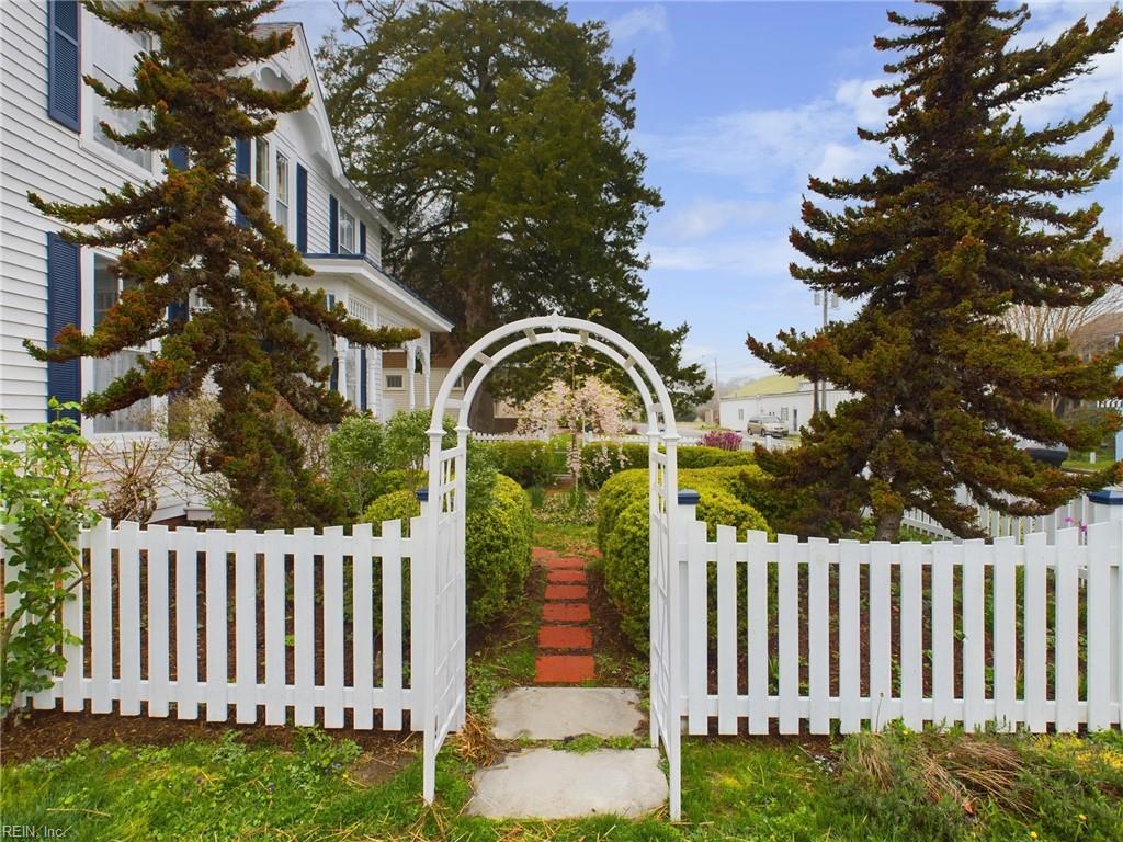 250 Prince George ST