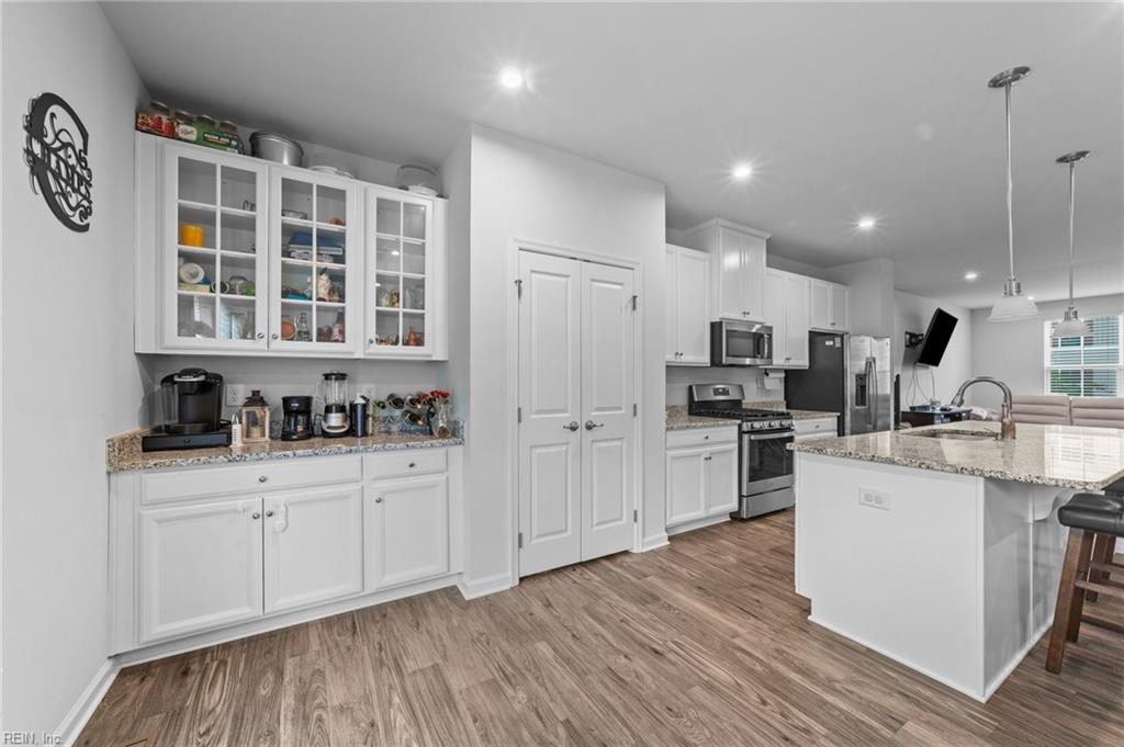 7511 Luminary Drive DR