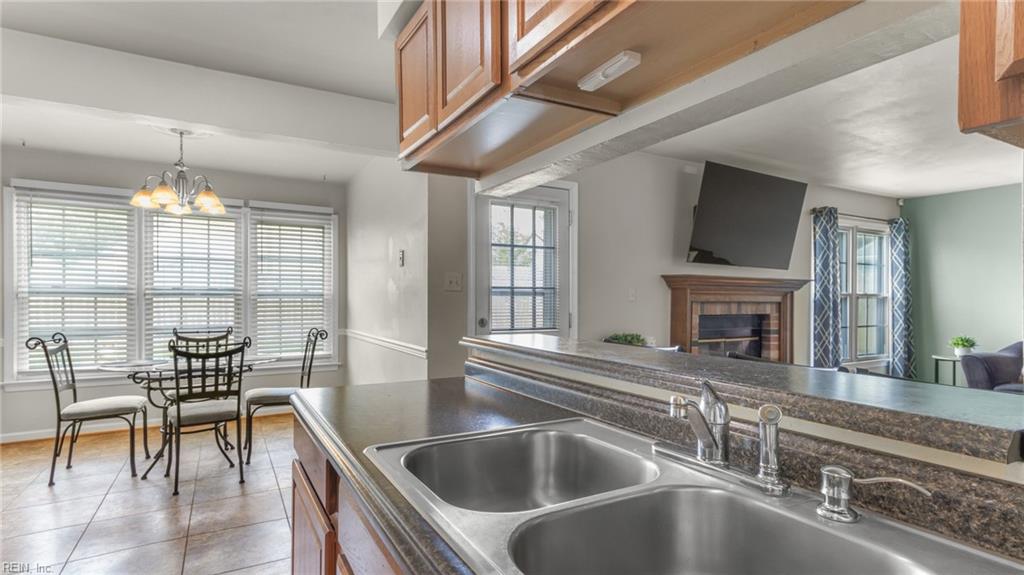 1820 Bloomfield Drive DR