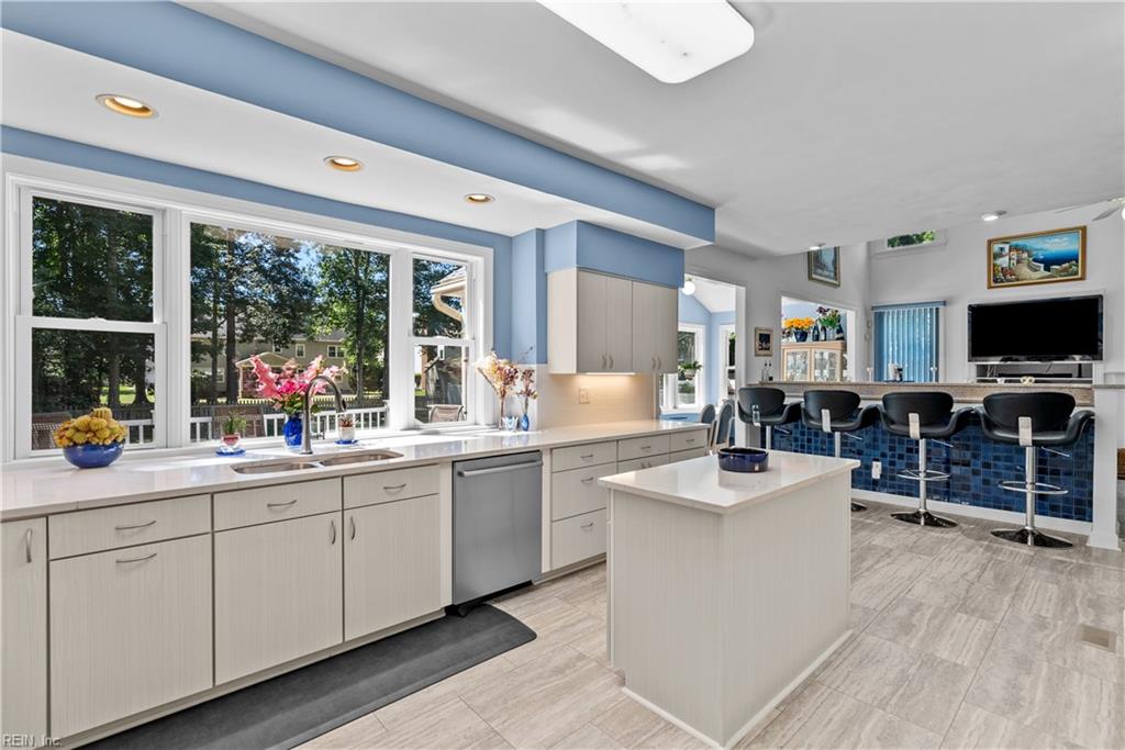 725 Cheshire Forest DR