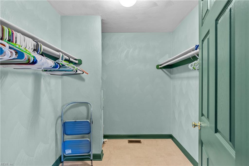 725 Cheshire Forest DR