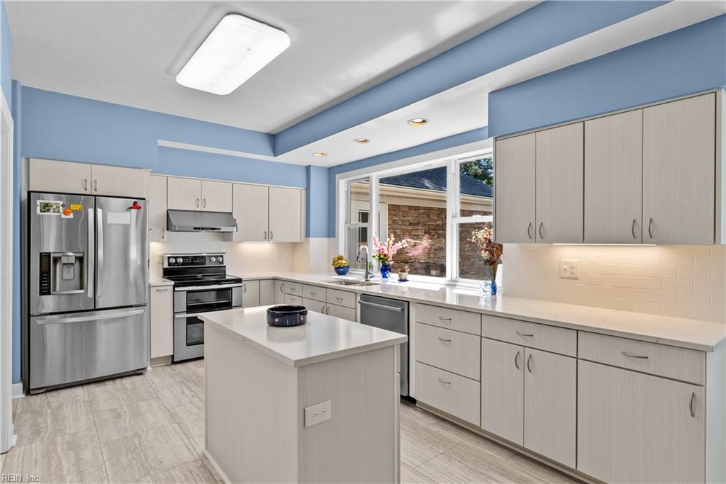 725 Cheshire Forest DR