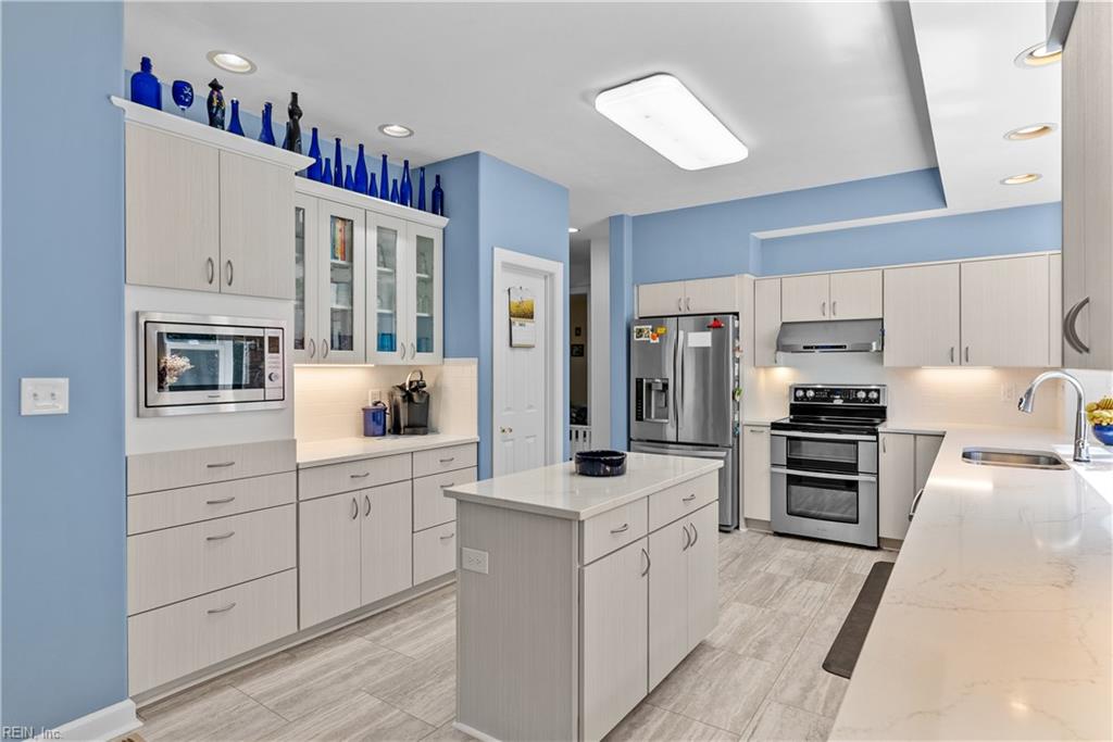 725 Cheshire Forest DR