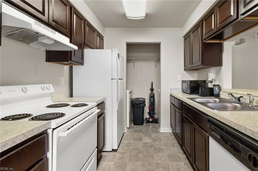 5267 Lake Victoria ARCH