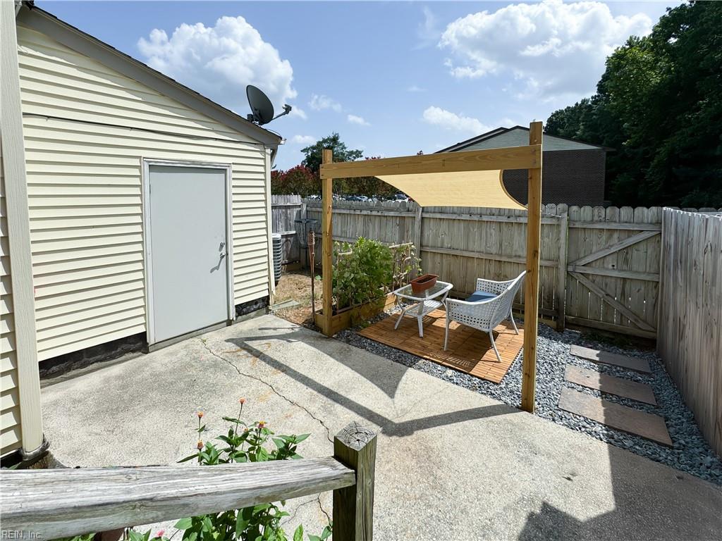 107 Charles Parish DR