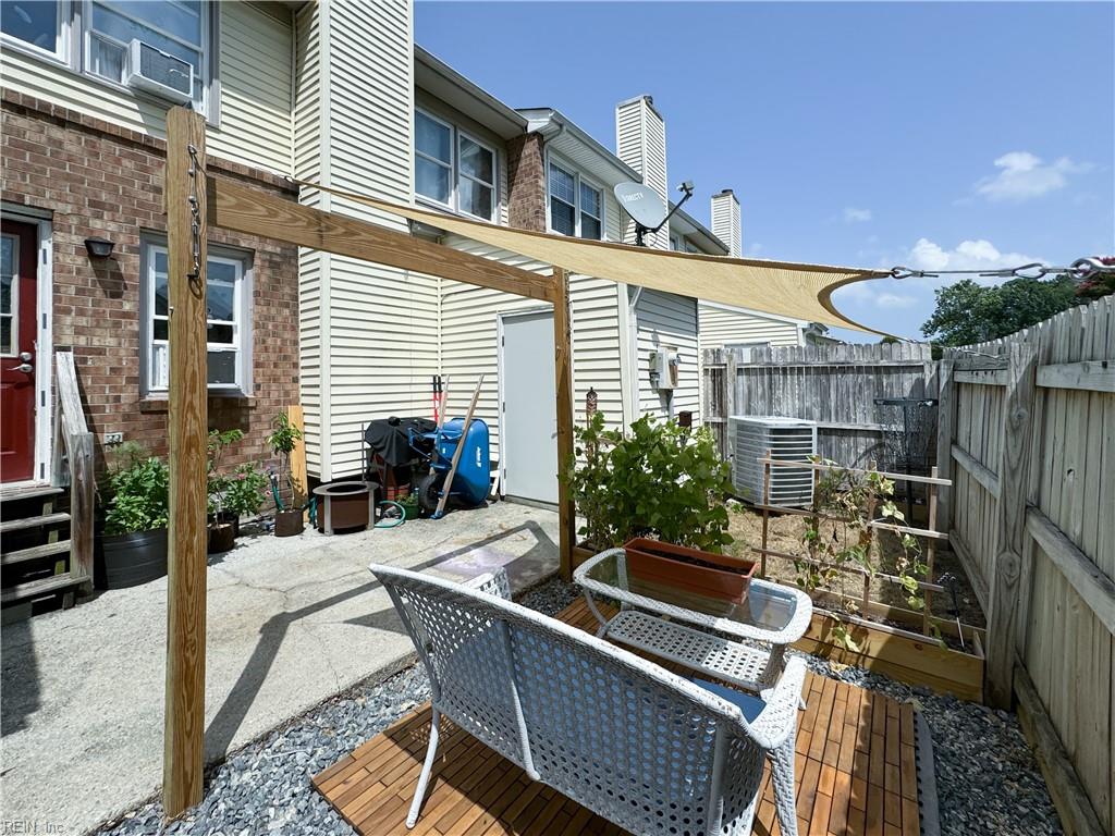 107 Charles Parish DR