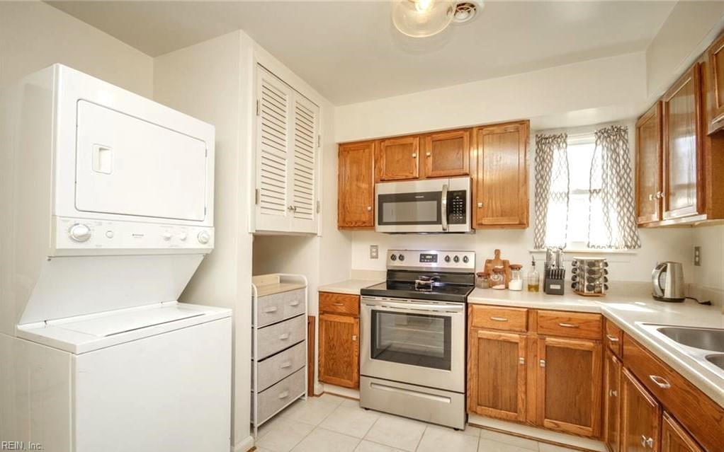 1423 E Tanners Creek DR