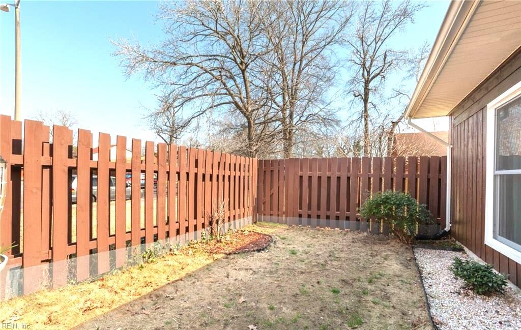 1423 E Tanners Creek DR