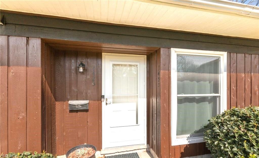 1423 E Tanners Creek DR