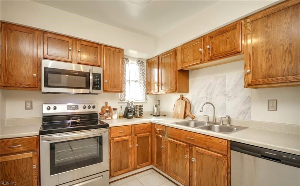 1423 E Tanners Creek DR