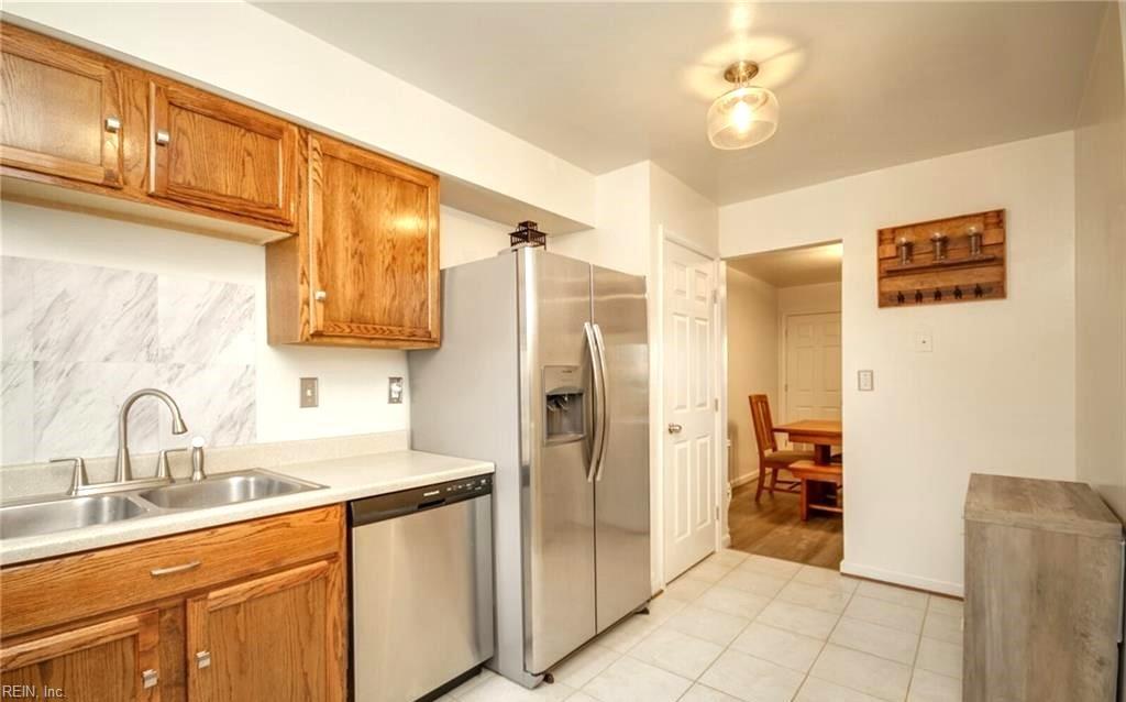 1423 E Tanners Creek DR