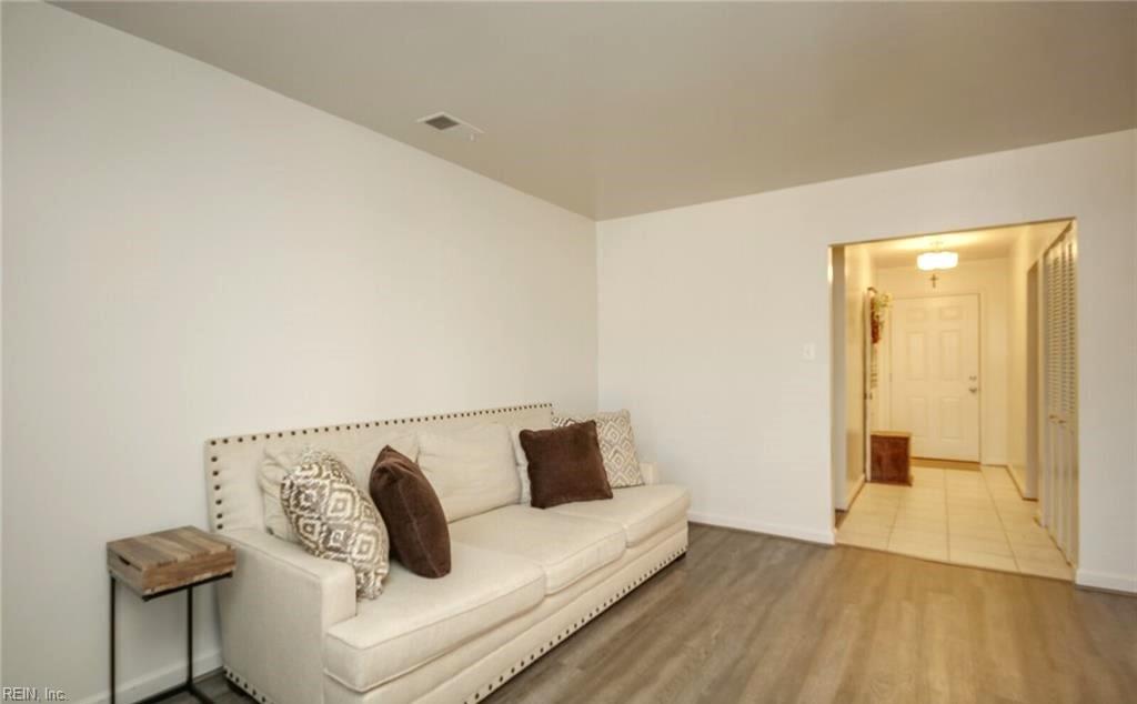 1423 E Tanners Creek DR