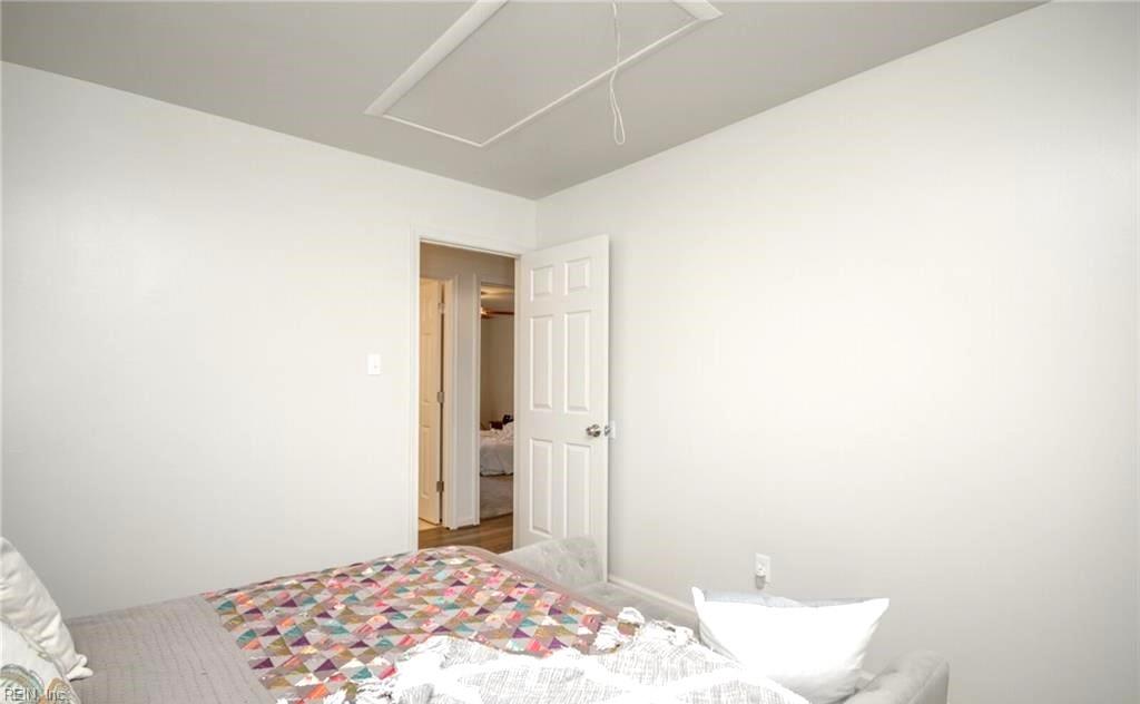 1423 E Tanners Creek DR